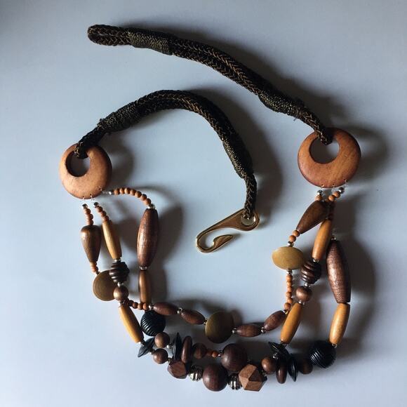 Massive bohemian wooden beaded statement necklace - Picture 2 of 10
